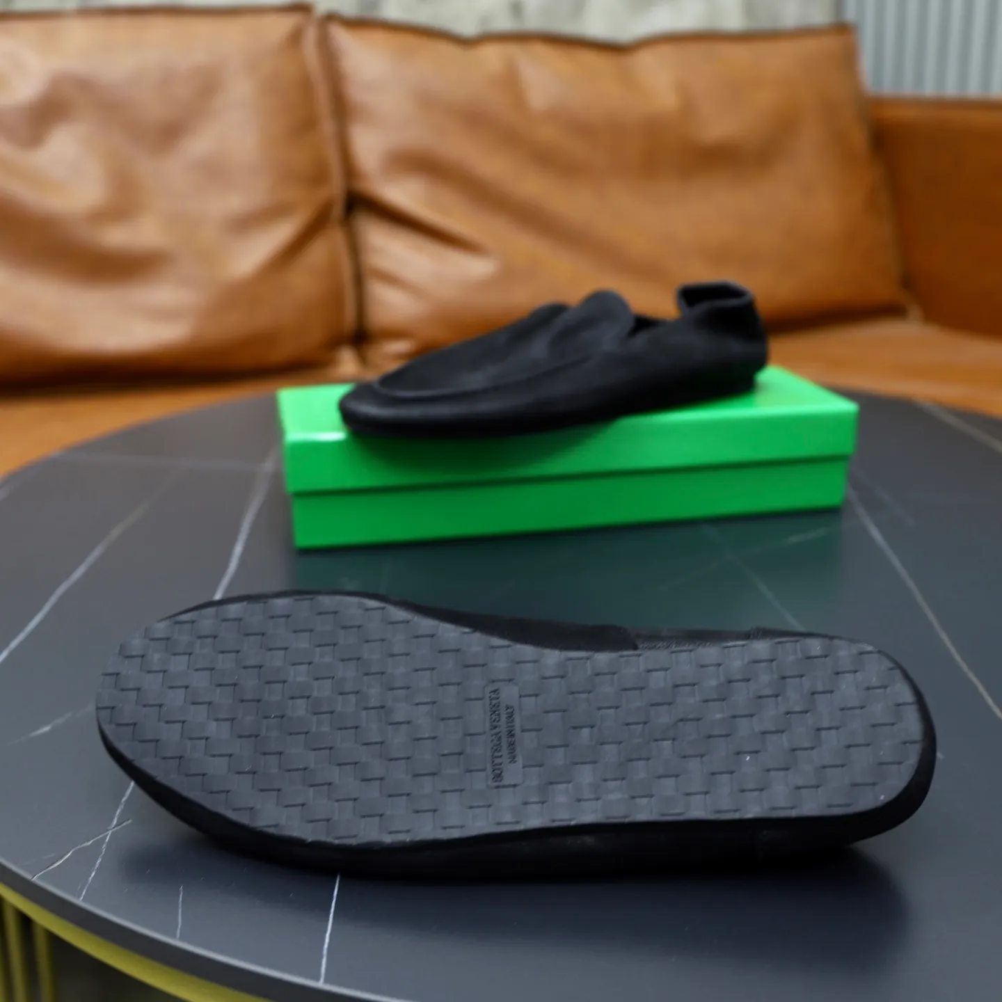 Ex-factory price: 462💰Calf lining【Bottega Veneta】BV classic men's wallet shoes. It is super convenient to carry when traveling. 👍It is made of imported soft calfskin, which is comfortable on the feet and has a luxurious cowhide lining inside. Original original rubber wear-resistant outsole. Matching code: 39-45